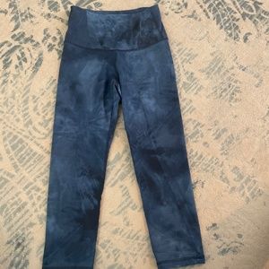 XS Old navy blue tie dye capri leggings